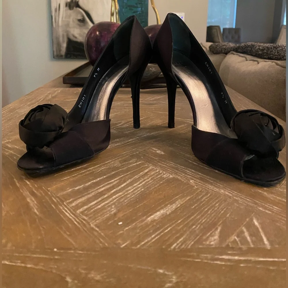 Stuart Weitzman Black Floral Embellished Heels - Picture 4 of 7